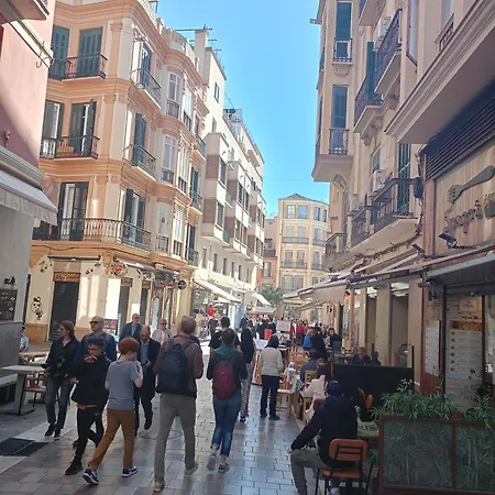 Small Stylish With Comfortable Queen-size Bed In Very Large, Beautifully Decorated Shared Flat In The Historic Centre Of